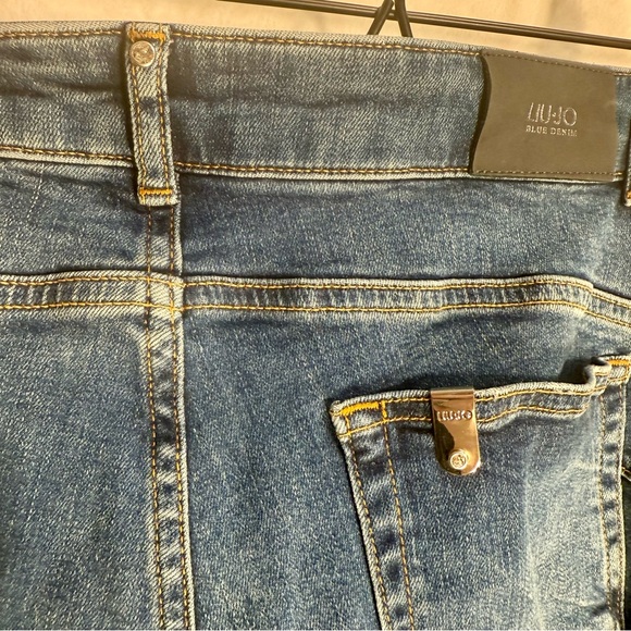 Liu Jo Blue Cropped Jeans with Pearl Details - Picture 8 of 8